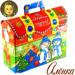 Сладкий новогодний подарок  в картонной упаковке весом 750 грамм по цене 628 руб