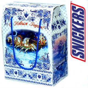 Сладкий подарок на Новый Год  в картонной упаковке весом 800 грамм по цене 1489 руб